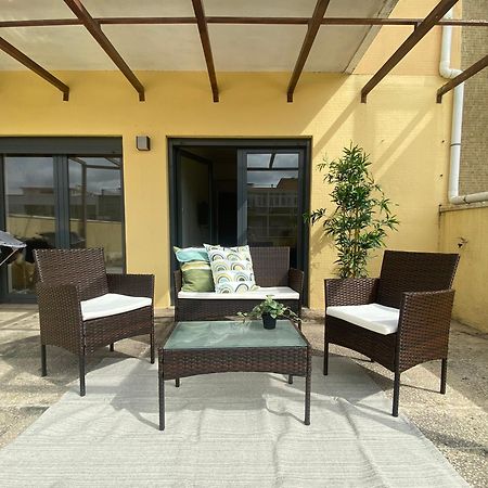 Bedrooms In Modern Guest House Алмада Екстериор снимка
