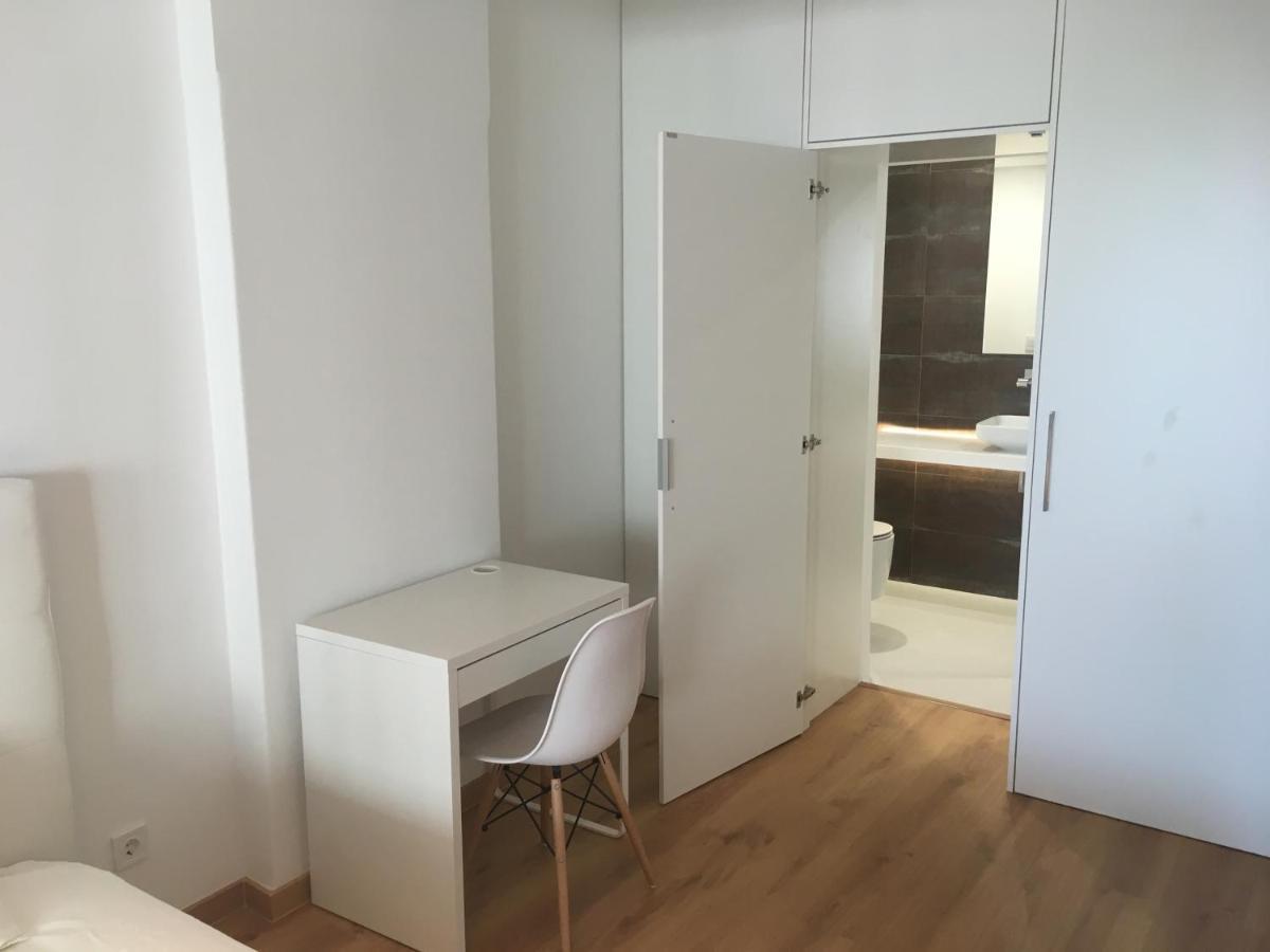 Bedrooms In Modern Guest House Алмада Екстериор снимка