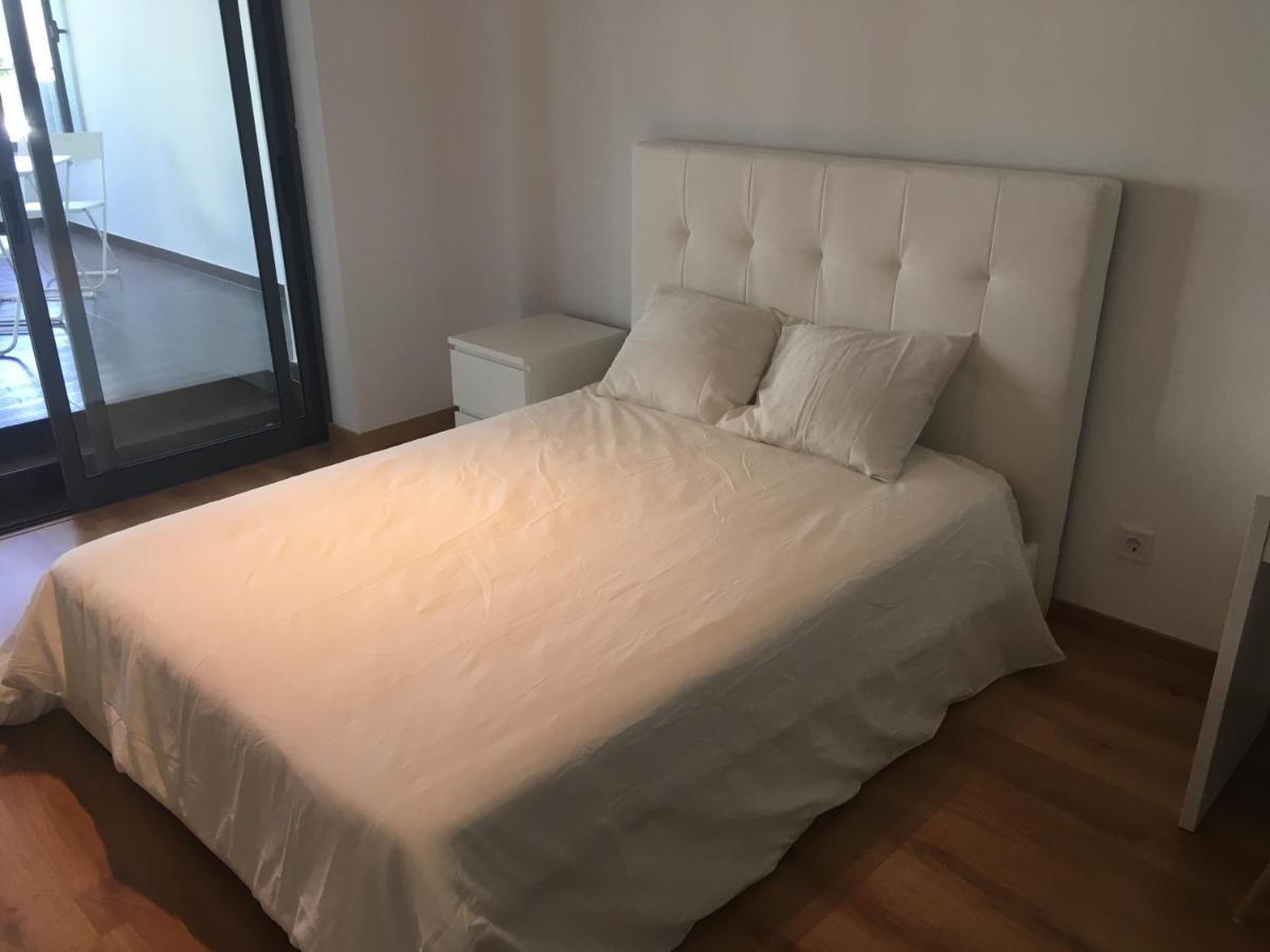 Bedrooms In Modern Guest House Алмада Екстериор снимка
