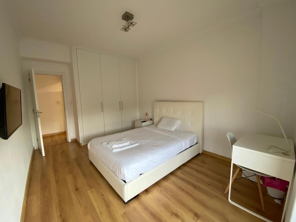 Bedrooms In Modern Guest House Алмада Екстериор снимка